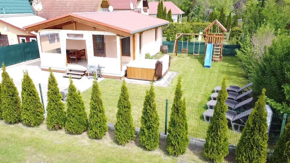 Hullam Nyaralo Lägenhet Balatonmáriafürdő Exteriör bild