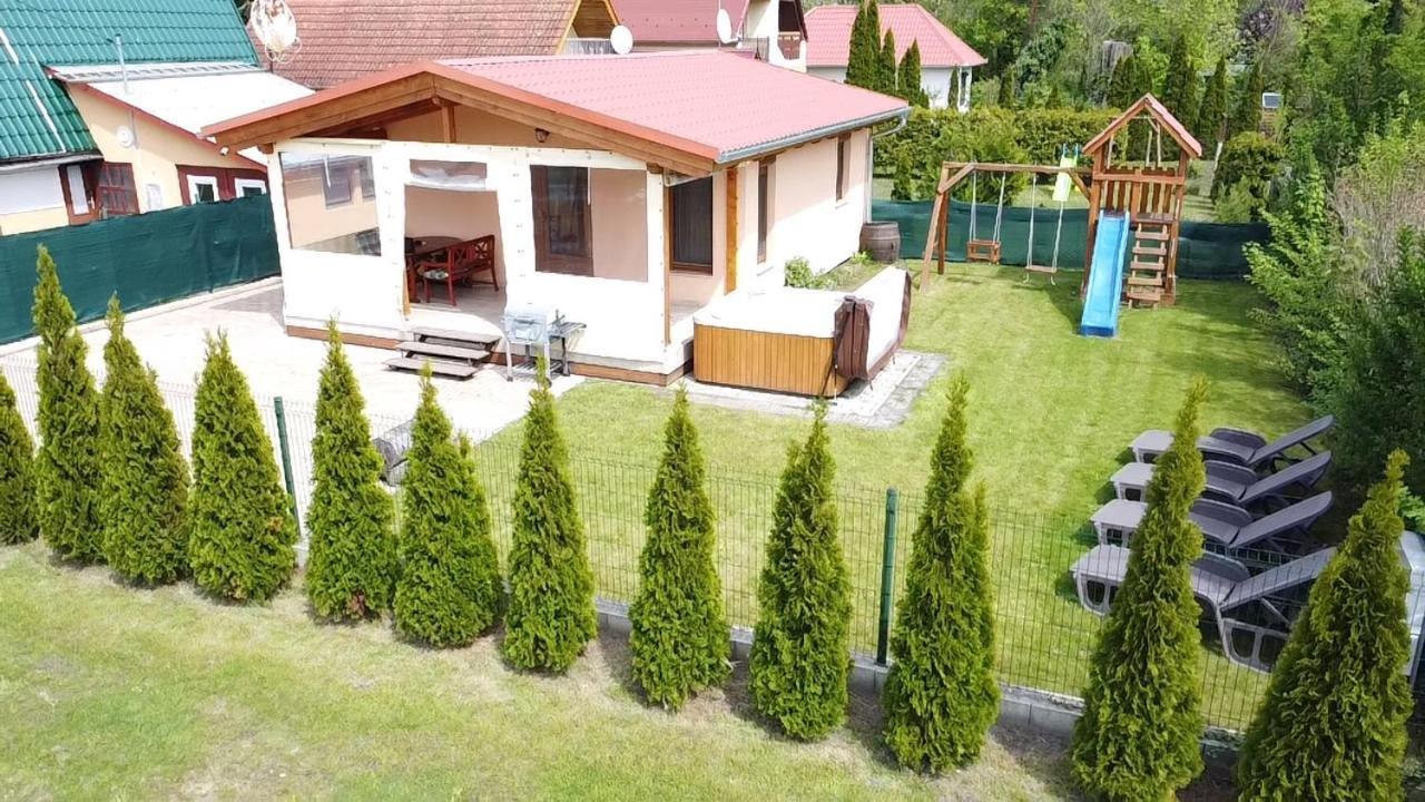 Hullam Nyaralo Lägenhet Balatonmáriafürdő Exteriör bild